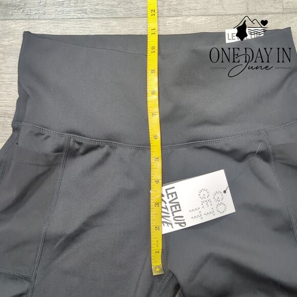Level Up Capri Yoga Pants Size M - Picture 4 of 6